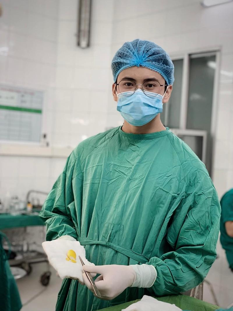 Nét đẹp nghề nghiệp của Quang Lâm thu hút sự chú ý. - Ảnh: FBNV.