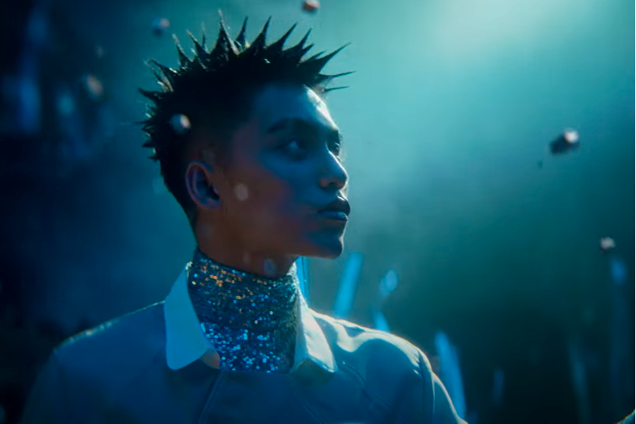 Vẻ ngoài điển trai giúp MONO "cân" được cả kiểu tóc khó nhằn.