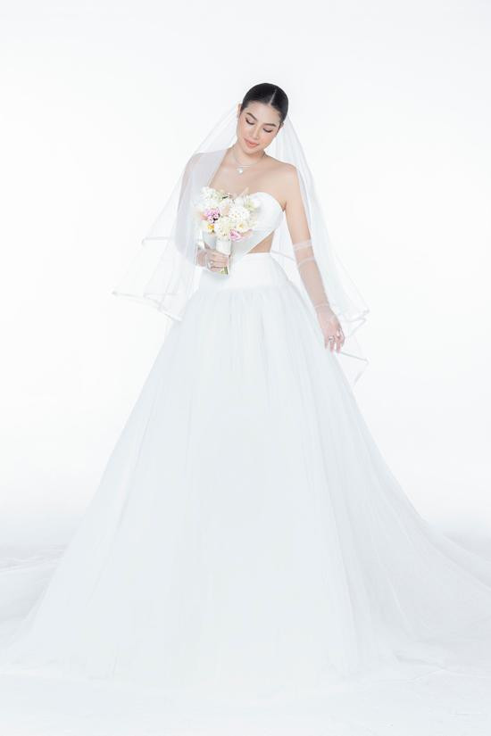 Hoa hậu Phạm Hương đã có dịp khoe dáng với những mẫu váy cưới độc đáo trong chuyến về Việt Nam vừa qua. Visual của nàng hậu sau bao năm vẫn khiến người hâm mộ mê mệt. Hoa hậu Phạm Hương đã có dịp khoe dáng với những mẫu váy cưới độc đáo trong chuyến về Việt Nam vừa qua. Visual của nàng hậu sau bao năm vẫn khiến người hâm mộ mê mệt.
