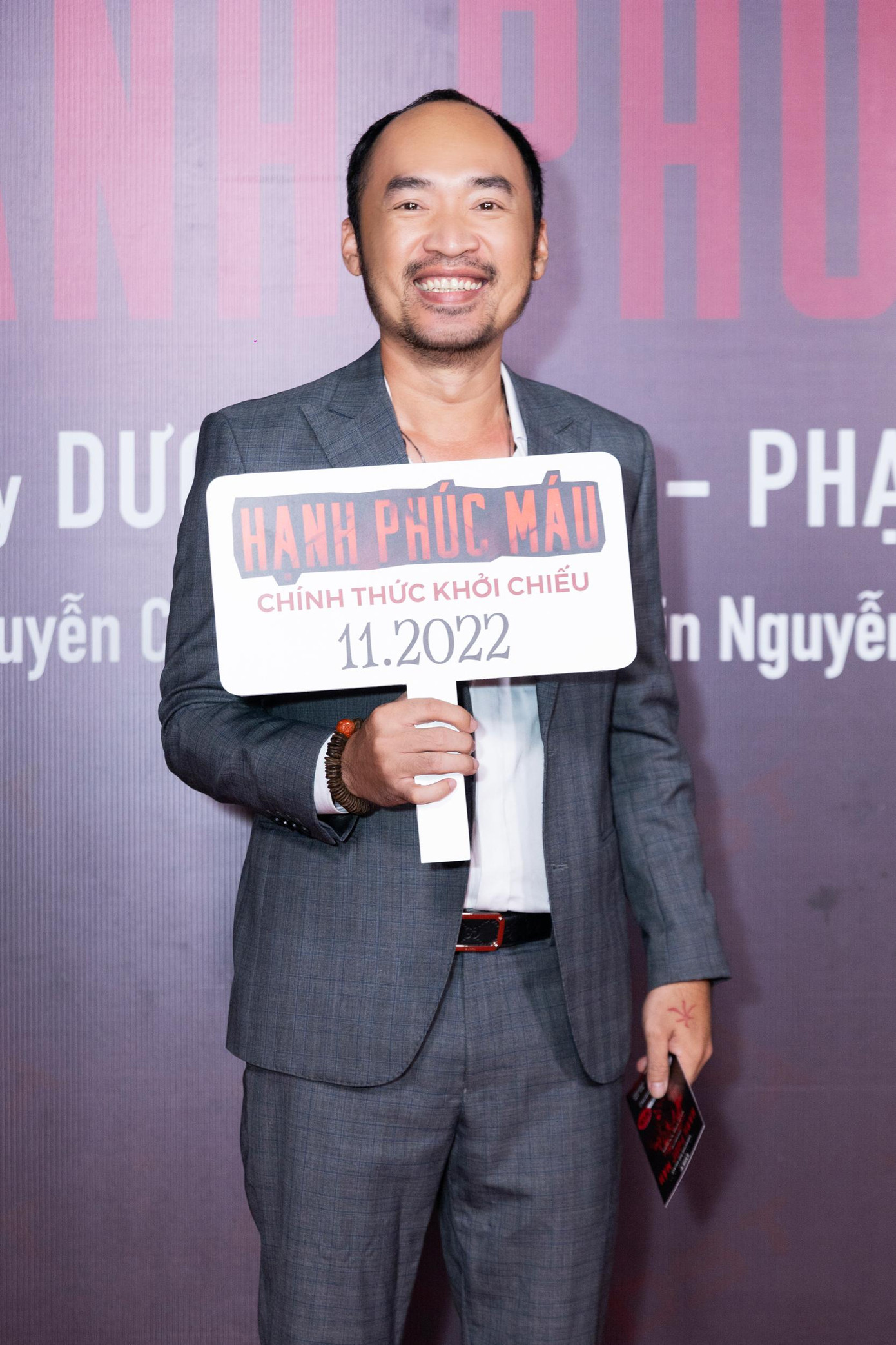 Diễn viên Tiến Luật gây bất ngờ khi tham gia sự kiện một mình. Diễn viên Tiến Luật gây bất ngờ khi tham gia sự kiện một mình.