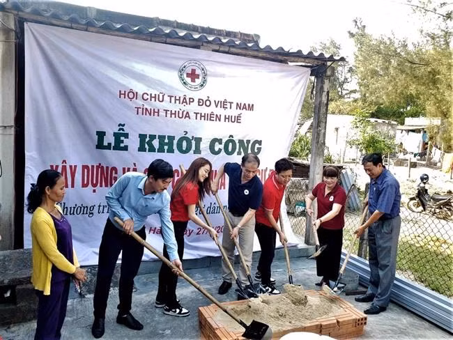 Sự xuất hiện của Nhã Phương và Trường Giang...