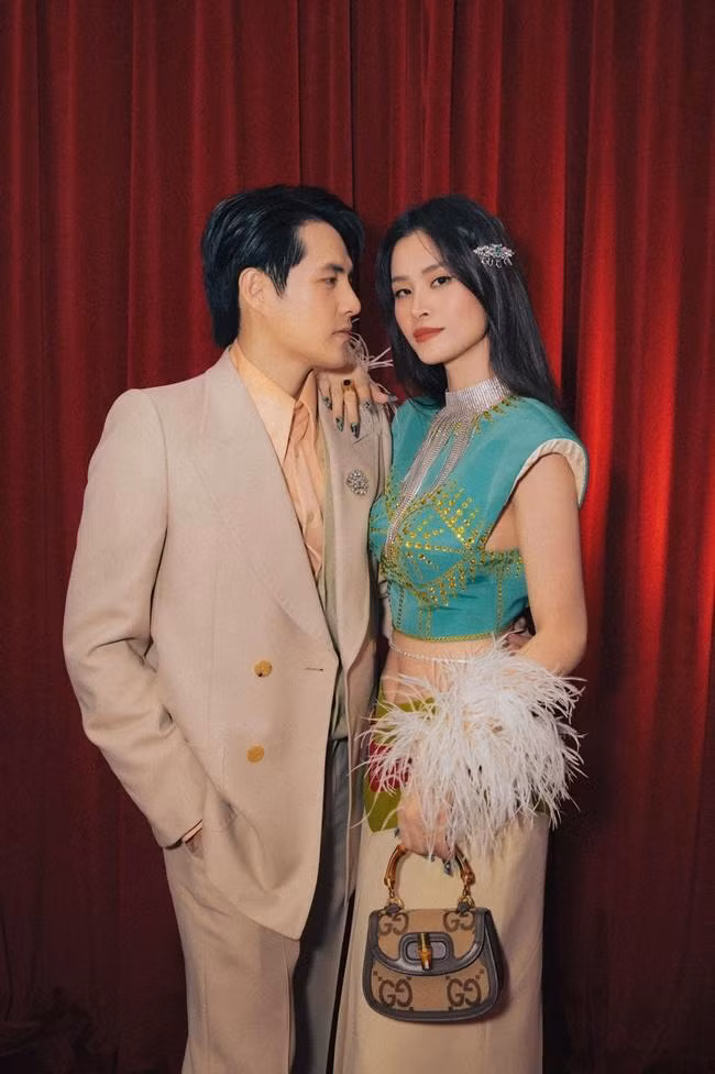 Trong tâm thư mới, Đông Nhi nhấn mạnh "Đông Nhi vẫn là Đông Nhi. Vẫn rất trân trọng tình cảm của FC nói riêng và khán giả nói chung. Mai Hồng Ngọc vẫn là Mai Hồng Ngọc. Một người vợ, người mẹ của gia đình nhỏ". - Ảnh: FBNV. Trong tâm thư mới, Đông Nhi nhấn mạnh "Đông Nhi vẫn là Đông Nhi. Vẫn rất trân trọng tình cảm của FC nói riêng và khán giả nói chung. Mai Hồng Ngọc vẫn là Mai Hồng Ngọc. Một người vợ, người mẹ của gia đình nhỏ". - Ảnh: FBNV.