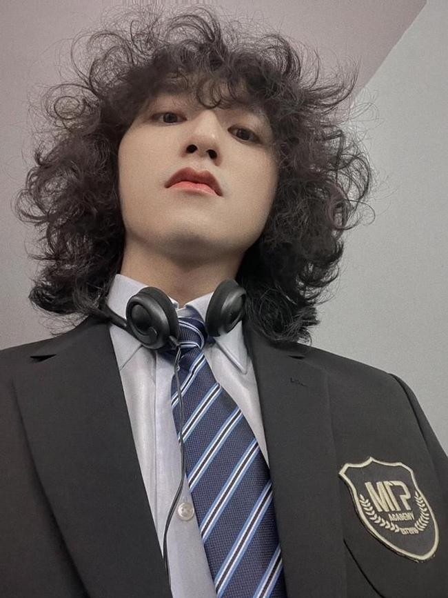 Những bức ảnh sefile được Sơn Tùng đăng tải. Ảnh: FBNV. Những bức ảnh sefile được Sơn Tùng đăng tải. Ảnh: FBNV.