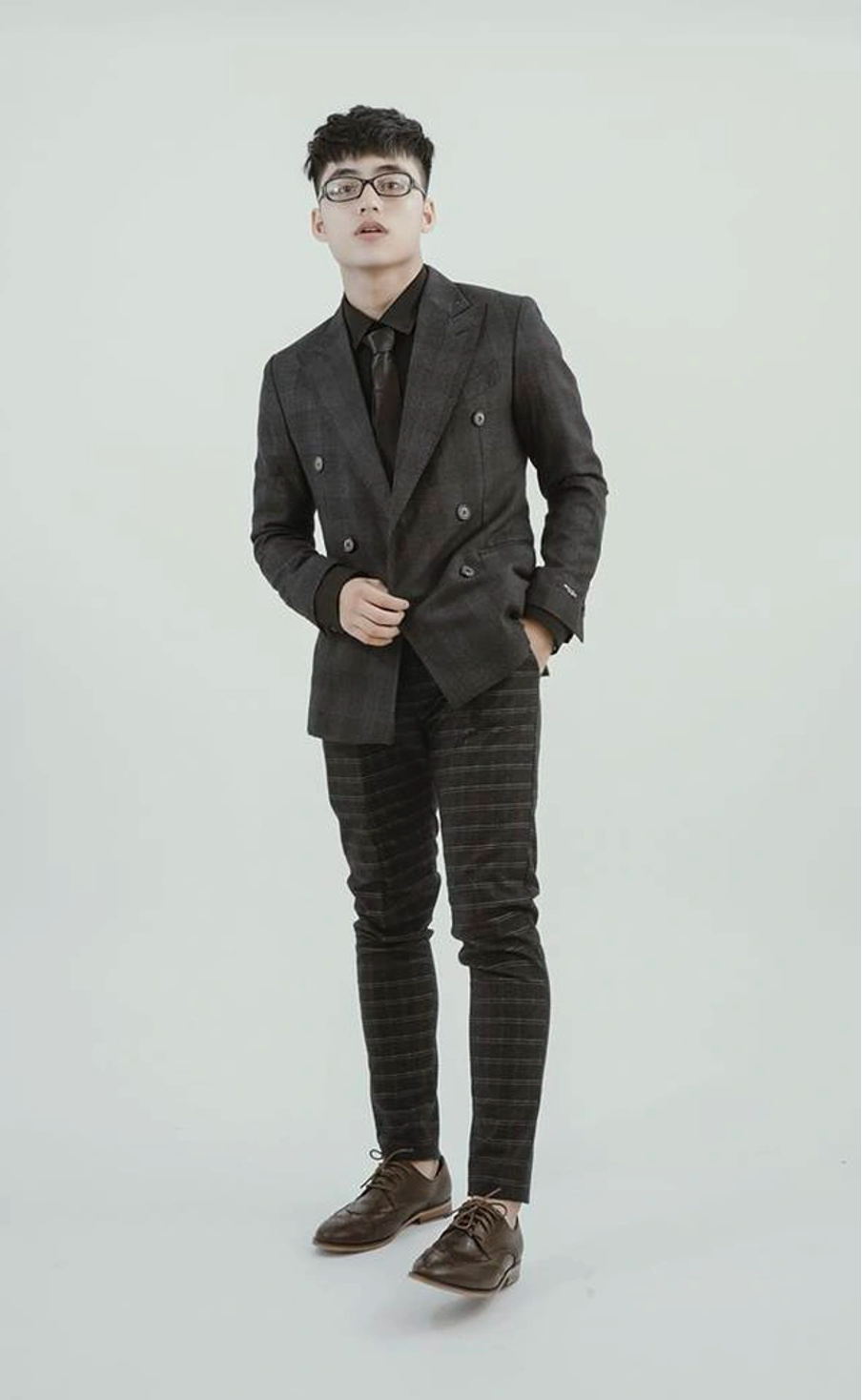 Hình ảnh MONO trong bộ ảnh kỉ yếu đã hứa hẹn anh chàng sẽ là một “cực phẩm" trong tương lai.