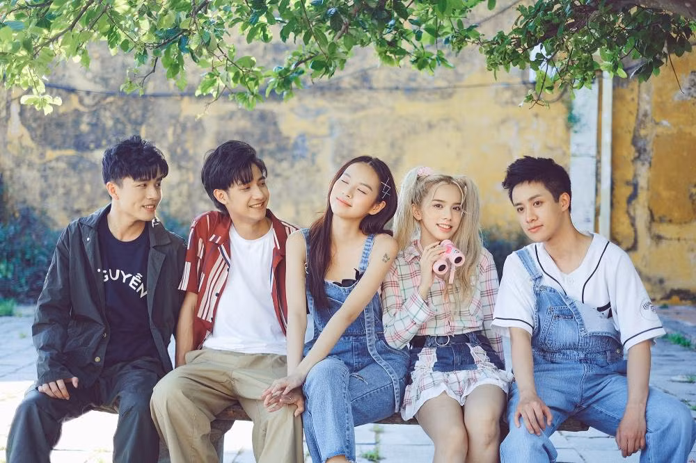 DREAMeR trở thành nhóm nhạc thị phi khi liên tục vướng vào tranh cãi đạo nhái. DREAMeR trở thành nhóm nhạc thị phi khi liên tục vướng vào tranh cãi đạo nhái.