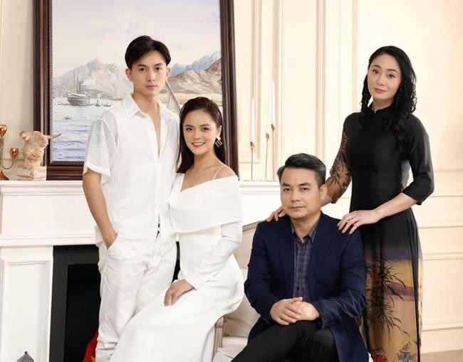 Sự si tình của Huy dành cho Thy (Thu Quỳnh) khiến nhiều khán giả ngưỡng mộ. Sự si tình của Huy dành cho Thy (Thu Quỳnh) khiến nhiều khán giả ngưỡng mộ.