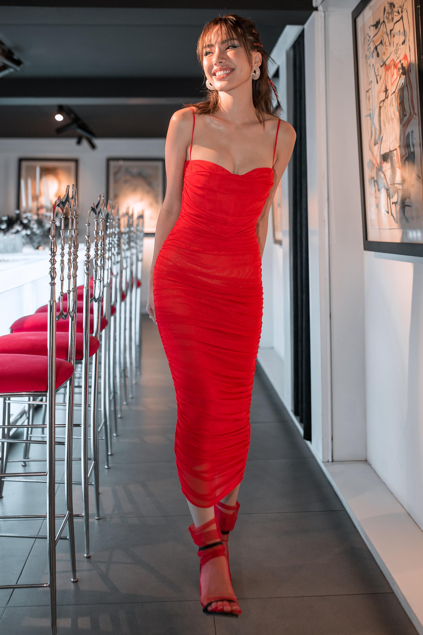 Gigi Hương Giang đã thay nhiều bộ trang phục trong sự kiện quan trọng của mình.