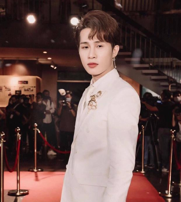 Fan Jack không hài lòng với cách làm việc chậm trễ của công ty quản lý thần tượng của mình.