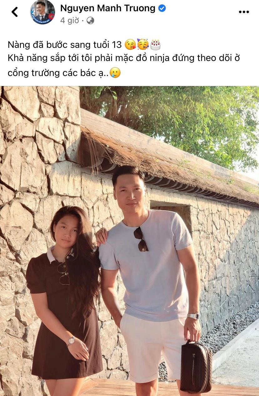 Con gái Mạnh Trường được nhận xét giống bố như khuôn đúc. Con gái Mạnh Trường được nhận xét giống bố như khuôn đúc.