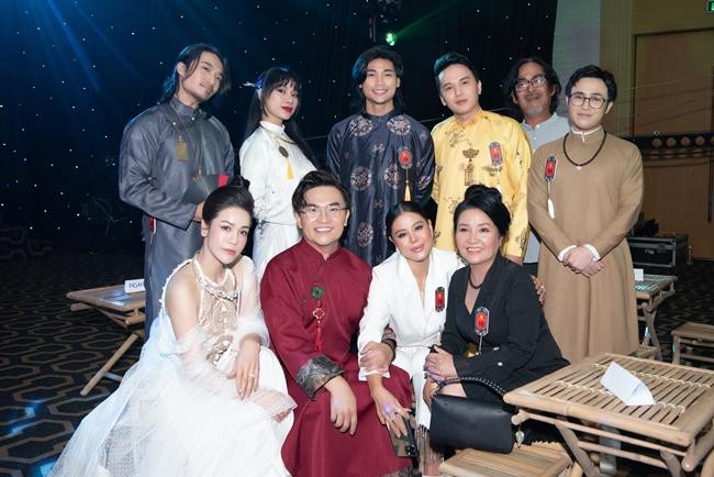 MC Đại Nghĩa được các anh chị em trong nghề dành nhiều sự tôn trọng và yêu mến. MC Đại Nghĩa được các anh chị em trong nghề dành nhiều sự tôn trọng và yêu mến.