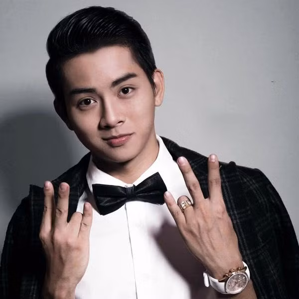 Hoài Lâm sở hữu vẻ đẹp trai chẳng kém gì các idol xứ Hàn.