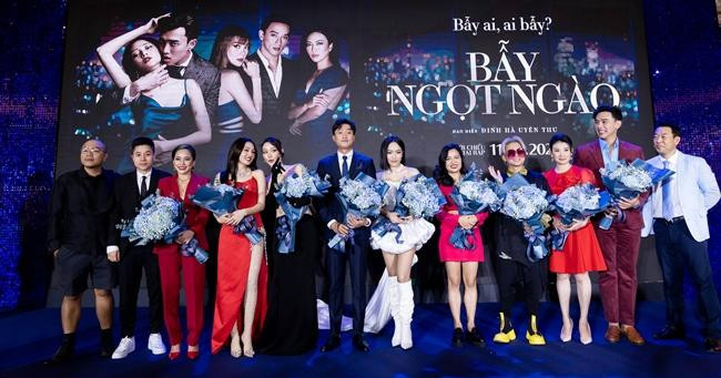 Netizen bày tỏ sự lo lắng vì sự kiện ra mắt phim Bẫy Ngọt Ngào có đông nghệ sĩ tham gia. Netizen bày tỏ sự lo lắng vì sự kiện ra mắt phim Bẫy Ngọt Ngào có đông nghệ sĩ tham gia.