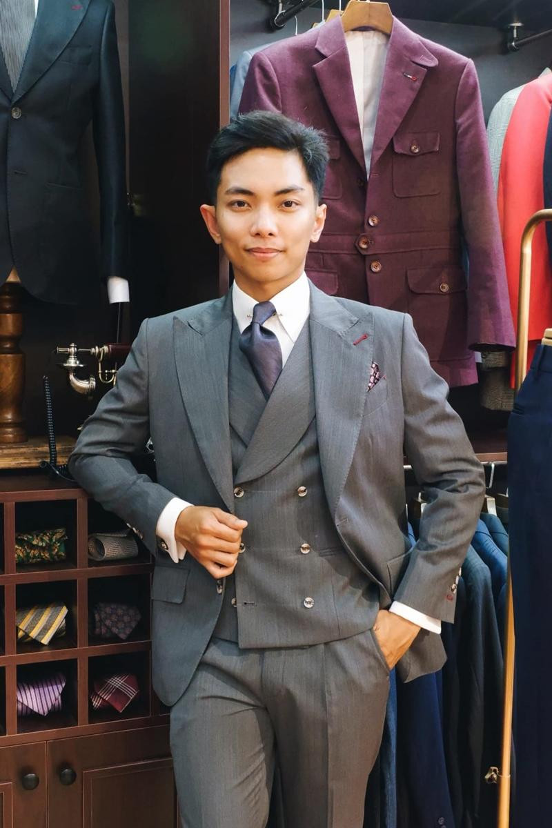 Bộ suit được Phan Hiển lựa chọn cho ngày hạnh phúc của mình. Bộ suit được Phan Hiển lựa chọn cho ngày hạnh phúc của mình.