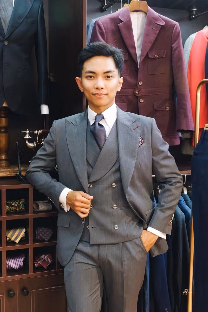 Bộ suit được Phan Hiển lựa chọn cho ngày hạnh phúc của mình. Bộ suit được Phan Hiển lựa chọn cho ngày hạnh phúc của mình.