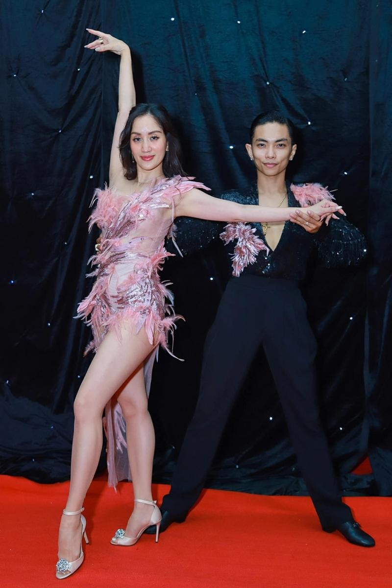 Trong những thành công của Phan Hiển luôn có hình bóng của Khánh Thi. Trong những thành công của Phan Hiển luôn có hình bóng của Khánh Thi.