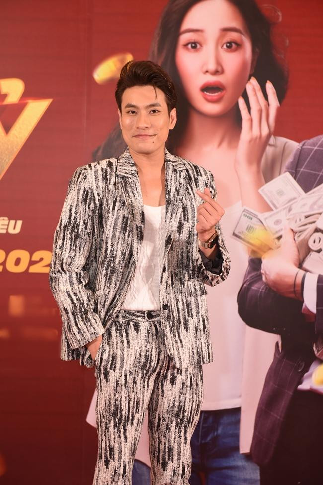 Kiều Minh Tuấn là người tình màn ảnh của Thu Trang trong "Chìa Khóa Trăm Tỷ". Kiều Minh Tuấn là người tình màn ảnh của Thu Trang trong "Chìa Khóa Trăm Tỷ".