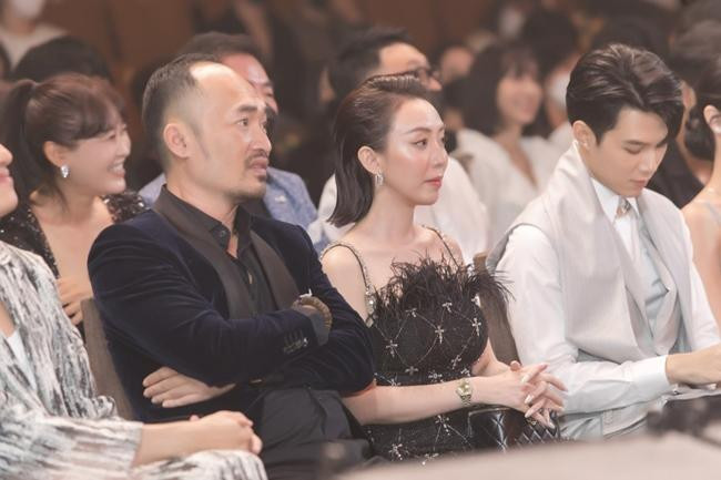 Tiến Luật luôn xuất hiện tại những sự kiện quan trọng của Thu Trang để ủng hộ bà xã. Tiến Luật luôn xuất hiện tại những sự kiện quan trọng của Thu Trang để ủng hộ bà xã.