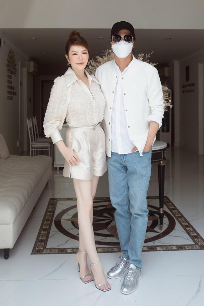 Han Jae Suk thấy có lỗi khi không để người hâm mộ thấy được khuôn mặt của mình. Han Jae Suk thấy có lỗi khi không để người hâm mộ thấy được khuôn mặt của mình.