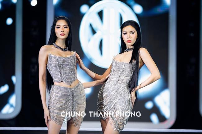 Show diễn mà TyhD chê dáng đi của Hoàng Thùy - Minh Tú.