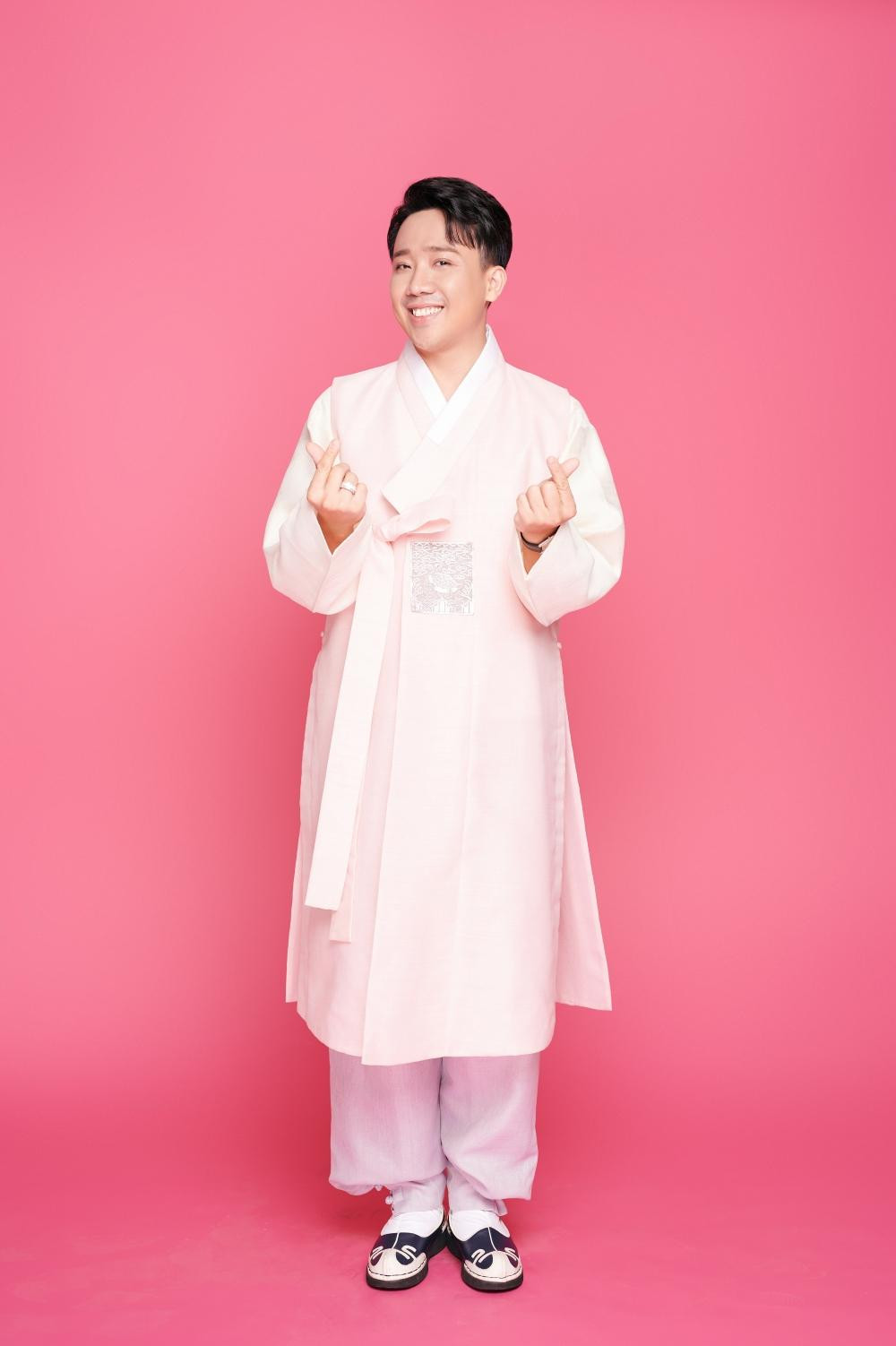 Hiện tại, nam danh hài rất bận rộn vì vừa quay phim vừa làm MC của các gameshow.