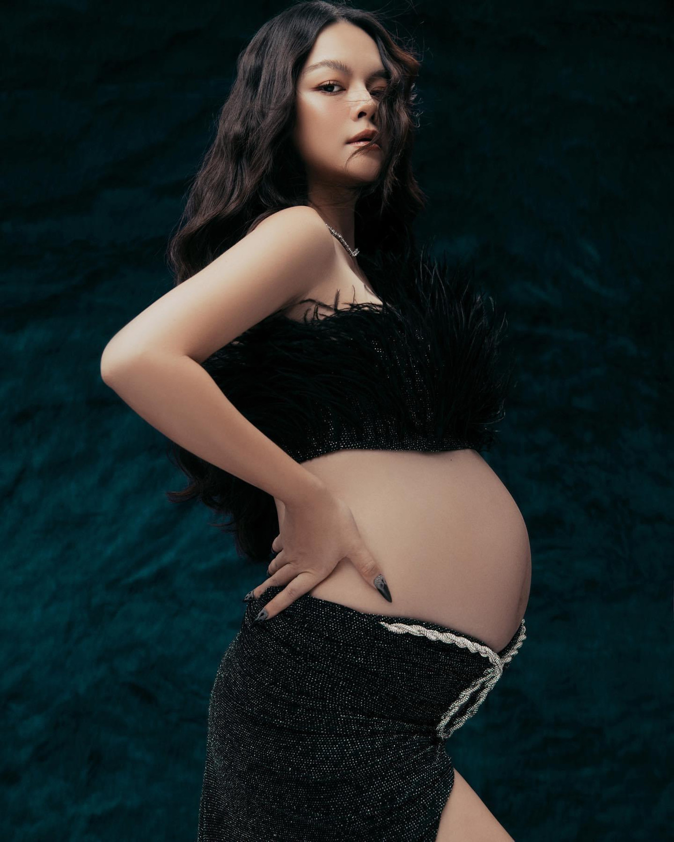 Mang thai khi đã ở tuổi U40 nhưng Phạm Quỳnh Anh vẫn giữ được vóc dáng đẹp khiến nhiều mẹ bầu ngưỡng mộ. - Ảnh: FBNV.