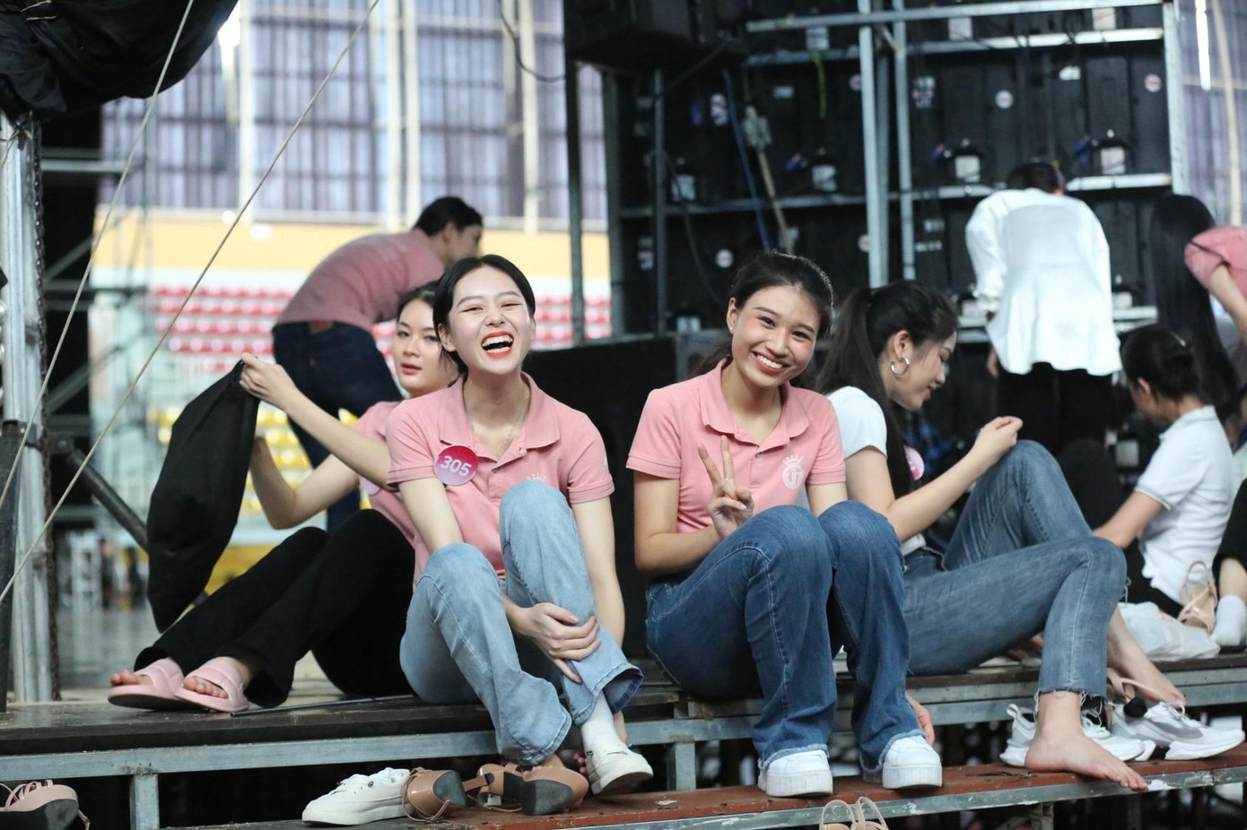 Dù phải tập luyện với cường độ cao nhưng các thí sinh luôn giữ nụ cười rạng rỡ.