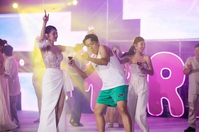 Các nghệ sĩ đều bật chế độ &quot;bay lên&quot; trong đêm nhạc đặc biệt.