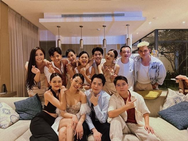 &quot;Gia đình Văn hóa&quot; đồng hành cùng với Minh Hằng trong ngày trọng đại. - Ảnh: FBNV.