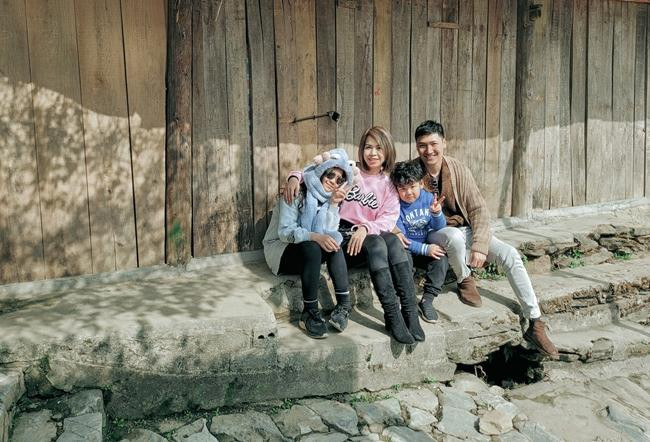 Gia đình Mạnh Trường thường xuyên đi du lịch chung. - Ảnh: FBNV. Gia đình Mạnh Trường thường xuyên đi du lịch chung. - Ảnh: FBNV.