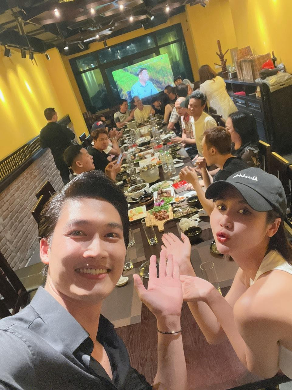 Sau khi hợp tác ở "Thương Ngày Nắng Về", Đình Tú và Huyền Lizzie đã trở nên thân thiết hơn, cũng thường xuyên trêu chọc nhau mỗi khi cùng xuất hiện ngoài đời.