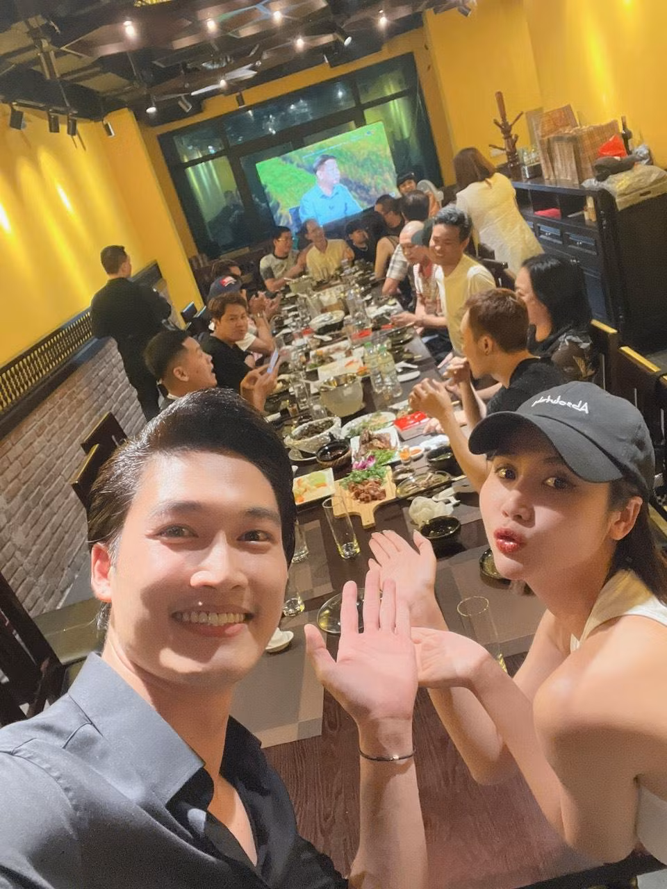 Sau khi hợp tác ở "Thương Ngày Nắng Về", Đình Tú và Huyền Lizzie đã trở nên thân thiết hơn, cũng thường xuyên trêu chọc nhau mỗi khi cùng xuất hiện ngoài đời.