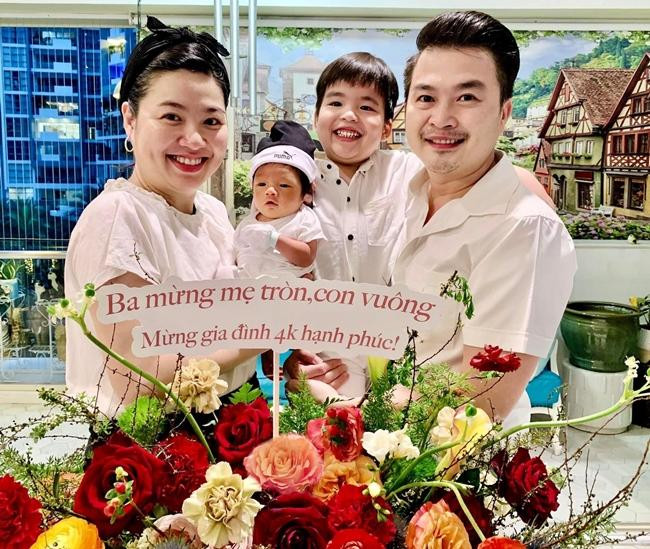 Gia đình nhỏ của Lê Khánh. - Ảnh: FBNV. Gia đình nhỏ của Lê Khánh. - Ảnh: FBNV.