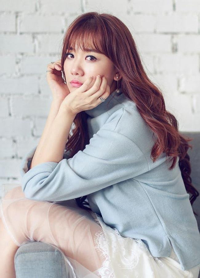 Trước đây, Hari Won thường chọn tông màu tóc trầm dịu dàng, bí ẩn. Trước đây, Hari Won thường chọn tông màu tóc trầm dịu dàng, bí ẩn.