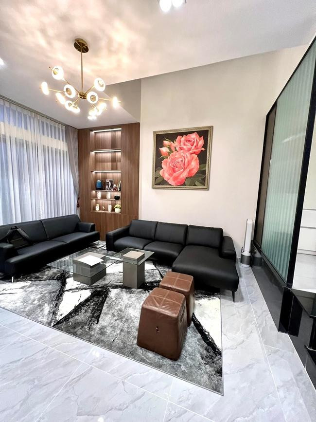 Căn biệt thự hiện tại của Hồ Quang Hiếu sau khi sửa chữa. Căn biệt thự hiện tại của Hồ Quang Hiếu sau khi sửa chữa.