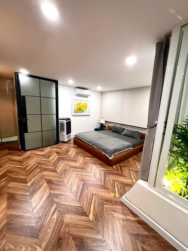 Phòng ngủ rộng rãi nhưng vẫn ấm cúng. Phòng ngủ rộng rãi nhưng vẫn ấm cúng.