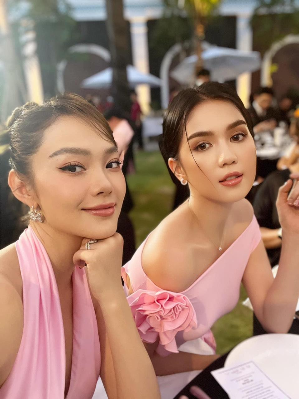 tranh thủ chụp thêm nhiều bức ảnh đọ sắc cùng nhau. tranh thủ chụp thêm nhiều bức ảnh đọ sắc cùng nhau.