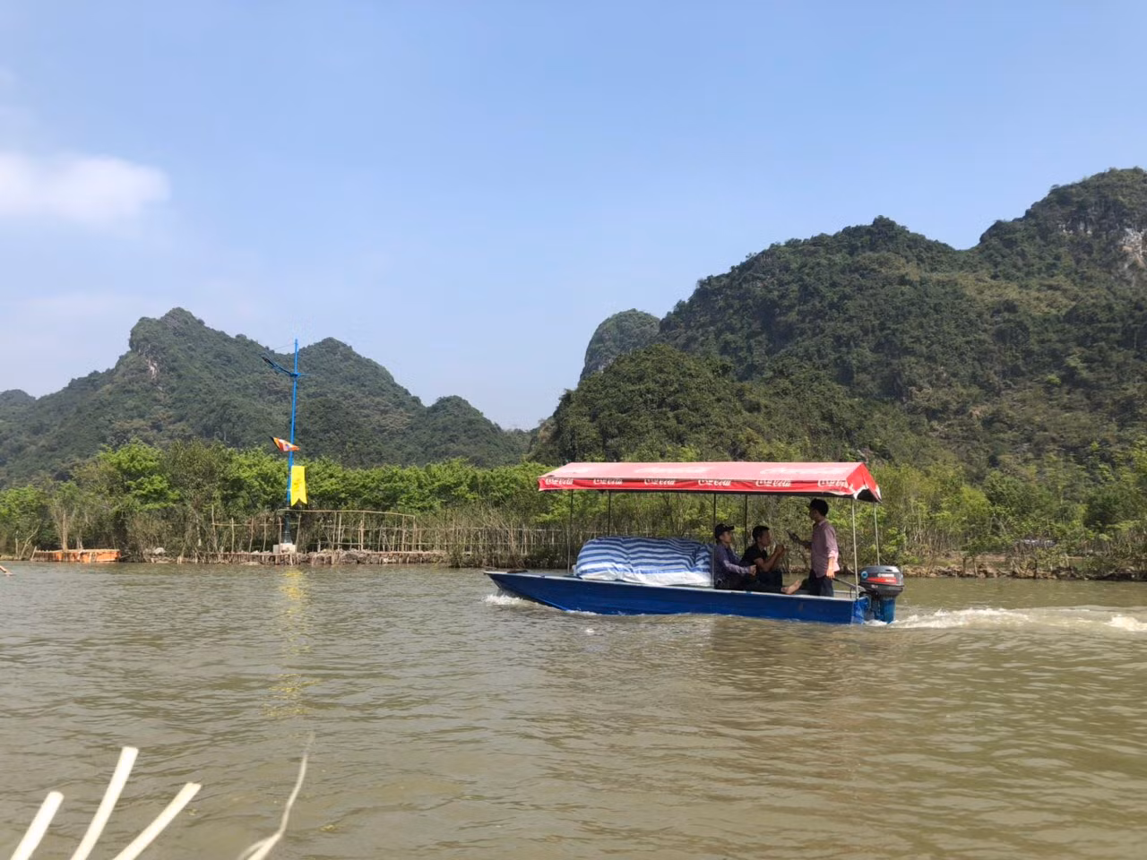 Khách về chùa Hương tăng cao, rác bủa vây khắp lối ảnh 2