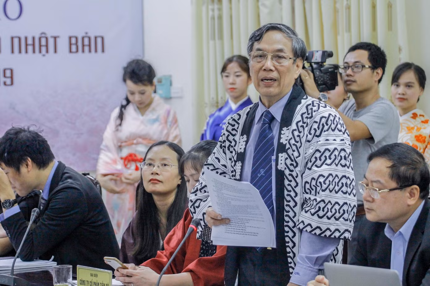 Lần đầu tiên chọn Đại sứ thiện chí Hoa anh đào ảnh 1