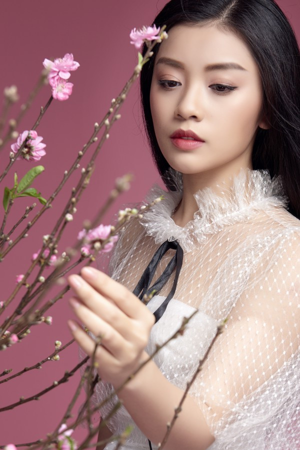 Sao mai Thu Hằng tung ca khúc đón Tết ảnh 1