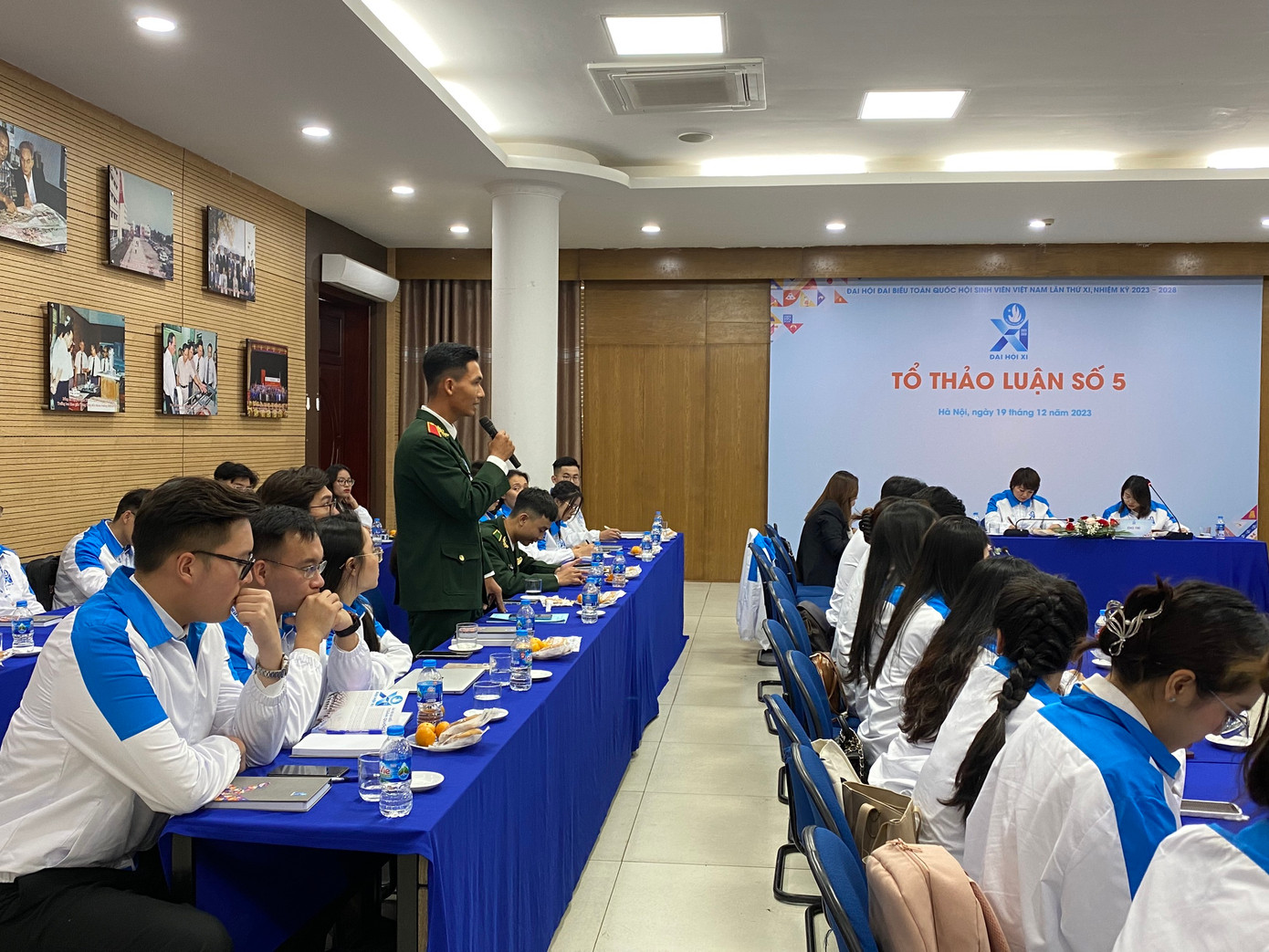 Bạn Lê Thanh Bình, Sinh viên Trường Sĩ quan Lục Quân 2 chia sẻ tại buổi thảo luận Bạn Lê Thanh Bình, Sinh viên Trường Sĩ quan Lục Quân 2 chia sẻ tại buổi thảo luận