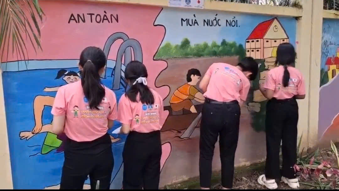 Cuộc thi sáng tác tranh “Góc nhìn trước thiên tai”.