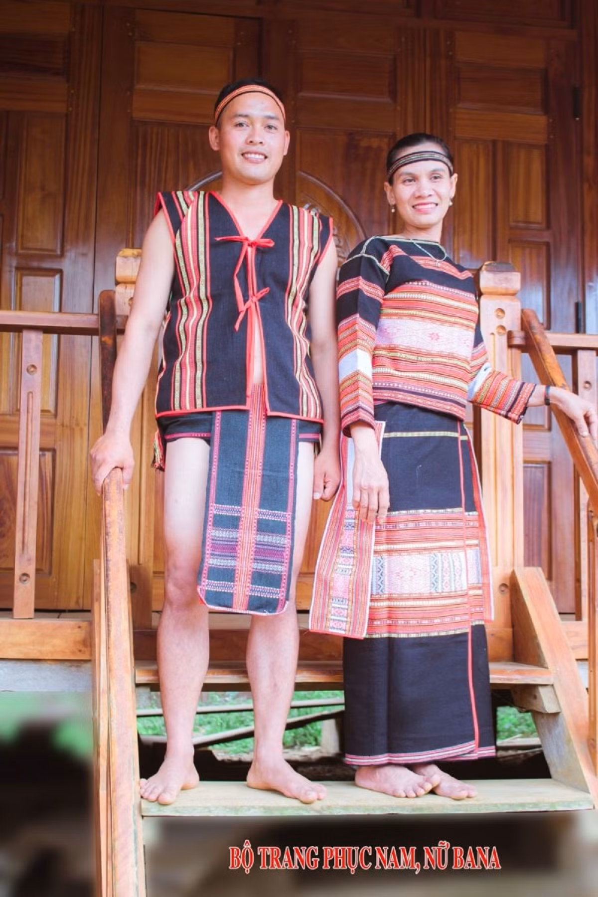Trang phục truyền thống nam/nữ của đồng bào Ba Na