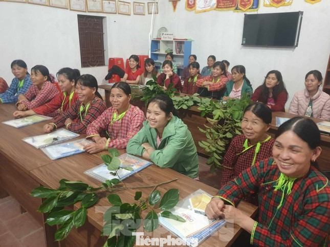 Đồng bào các dân tộc Lạng Sơn hào hứng tham gia các lớp tập huấn. Ảnh: Duy Chiến