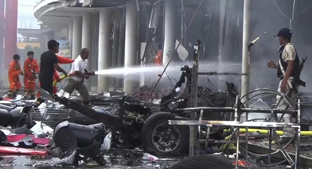 Vẫn có những đám cháy bị cô lập trong khu nhà, theo báo cáo của đội cứu hỏa.