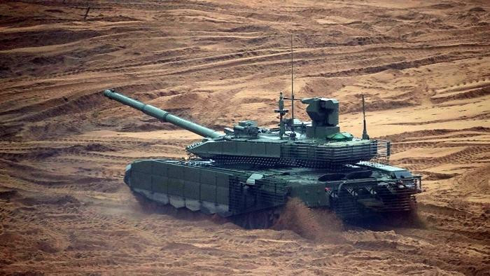 Theo nguồn tin của Sputnik, các xe tăng T-90M được trang bị hệ thống điều khiển tối tân mới (ESU TZ) giúp cho các xe tăng có thể kết nối mạng, cùng truy cập vào một mạng lưới thông tin thống nhất.