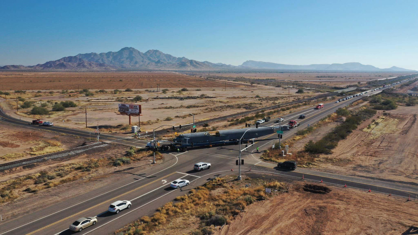 Tại một số điểm dừng, rất đông người đã đến xem B-52