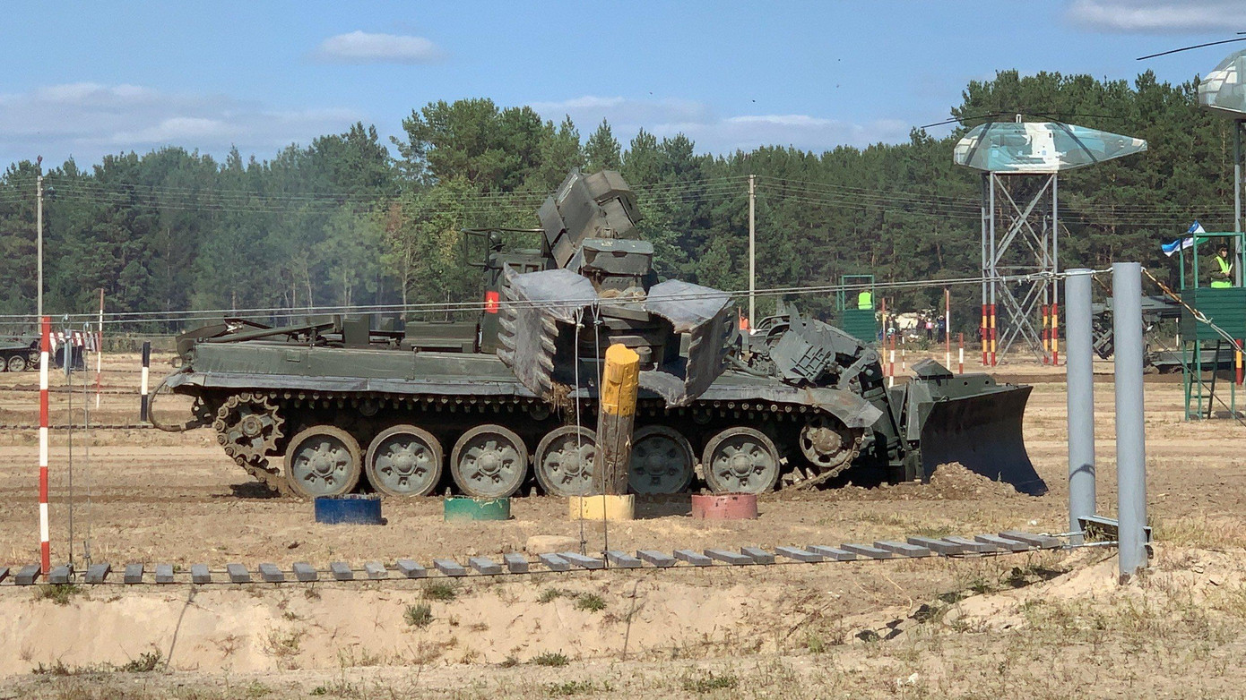 Đội tuyển Công binh QĐND Việt Nam thực hiện phần thi lắp gỗ. Ảnh: QĐND Việt Nam Đội tuyển Công binh QĐND Việt Nam thực hiện phần thi lắp gỗ. Ảnh: QĐND Việt Nam