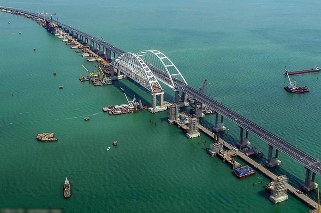 Cầu Kerch nối lục địa Nga và bán đảo Crimea