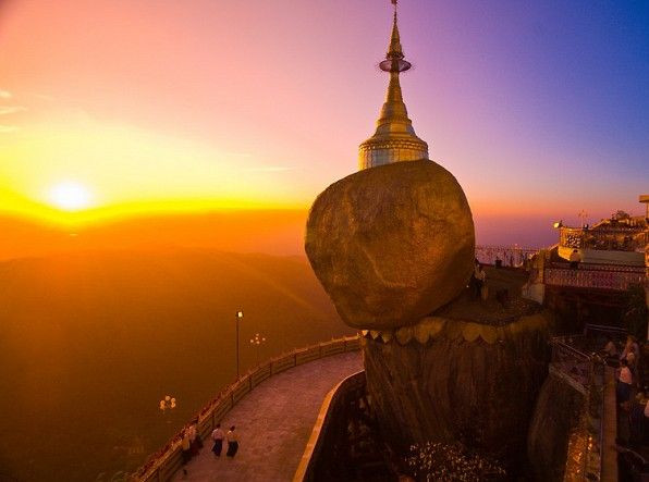 Chùa Golden Rock, Myanmar. Ảnh: myanmarsensetravel. Chùa Golden Rock, Myanmar. Ảnh: myanmarsensetravel.
