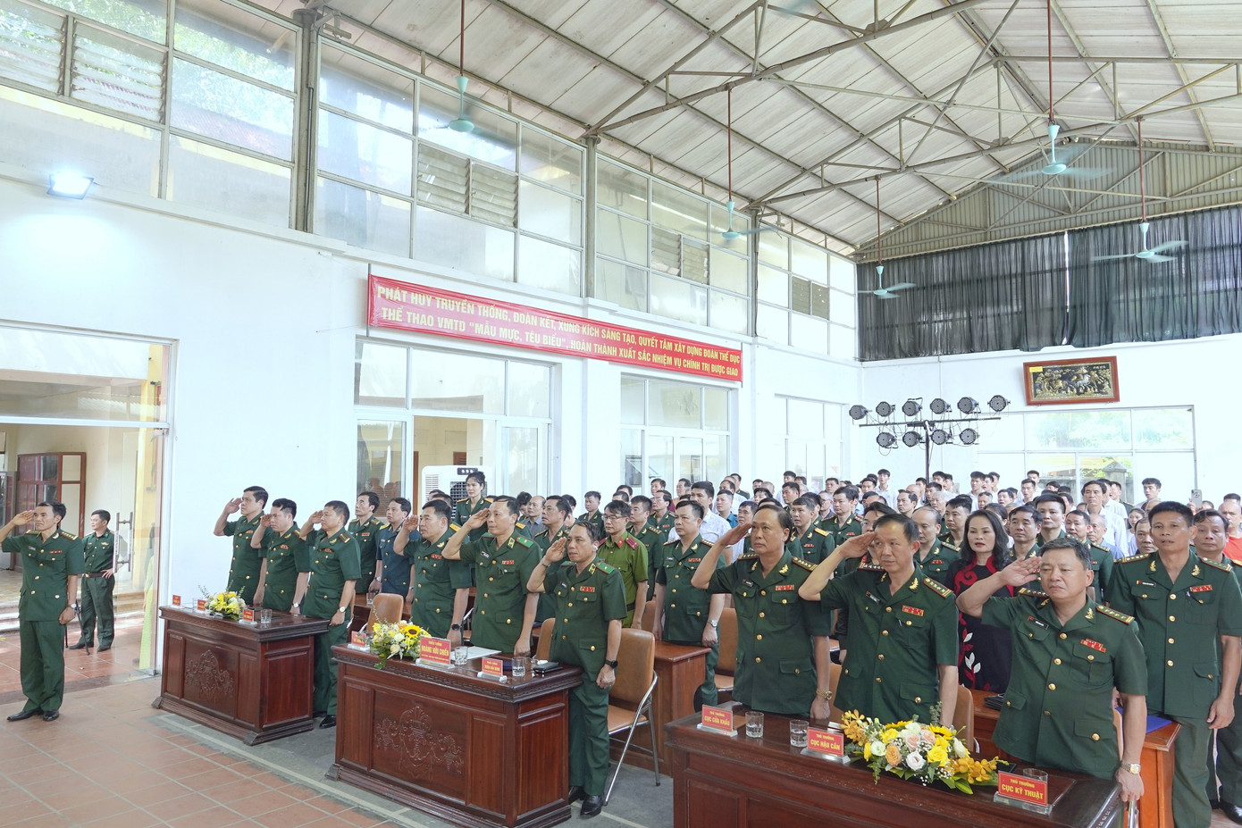 Lãnh đạo Bộ Tư lệnh BĐBP cùng đại biểu lãnh đạo các cơ quan, đơn vị và các thế hệ cán bộ, chiến sĩ, HLV, VĐV qua nhiều thế hệ của Đoàn TDTT BĐBP về dự lễ kỷ niệm. Lãnh đạo Bộ Tư lệnh BĐBP cùng đại biểu lãnh đạo các cơ quan, đơn vị và các thế hệ cán bộ, chiến sĩ, HLV, VĐV qua nhiều thế hệ của Đoàn TDTT BĐBP về dự lễ kỷ niệm.